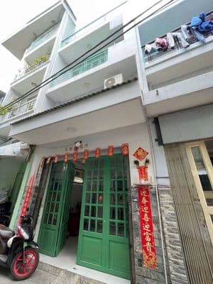 Miếu bình đông - nhà 2 tầng - 32m2 - 4x8m - vài bước ra mặt tiền