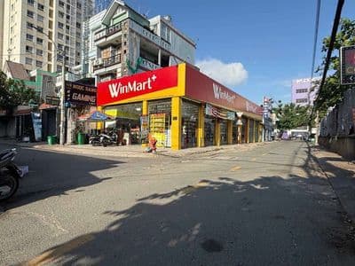 Gấp bán nhà mặt tiền đường lớn sát trường ĐH