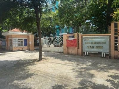 Mặt Tiền Xe Hơi Thông , 4 x 10 , Chỉ hơn 4 Tỷ