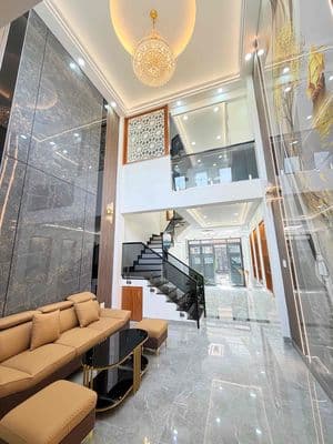 Bán nhà mới 3 lầu ngay cổng vạn phúc city