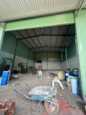 Cho thuê kho 10x22 - điện 3pha đường xe cont thông thoáng - xa dân cu