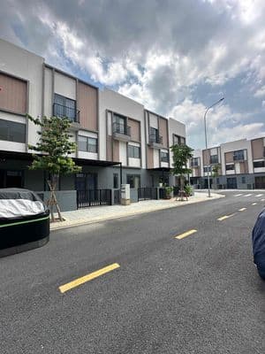 Cho Thuê Nhà Mới 3Phòng Ngủ 100% K.Home Hòa Phú Ngay KCN Visip 2