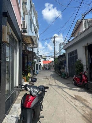 BÁN NHÀ SHR 46M2 Hẻm 6M Thẳng 1 trục , 4 tỷ 290 TL , 1 trệt 1 lầu
