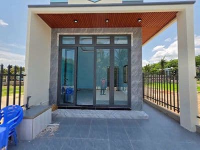 Nhà mớ 100% chưa ai ở(dt 5x20m)giá 980tr.Sổ hồng.Ngay Khu Công Nghiệp