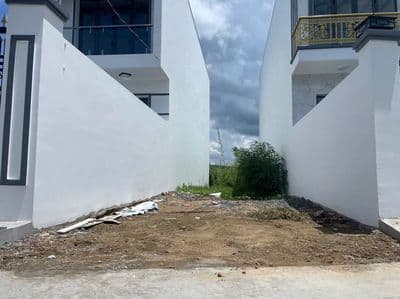 Bán Đất ngay Thị Trấn Cần Giuộc Long An DT ( 4,1m x 24m ) 94m thổ cư