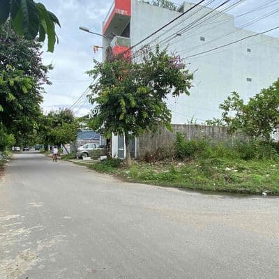 Sập sàn lô góc Huỳnh Thị Bảo Hoà ngay sau Hoàng Văn Thái 193.6m2