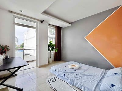 Căn hộ full nội thất 2PN -2WC cực rộng ban công lớn khu Sân bay TSN