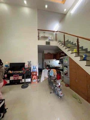 Cần bán gấp nhà 1 trệt 1 lững , sổ riêng thổ cư , ngay chợ Bửu Hoà