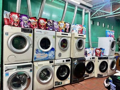 Cho thuê tiệm giặt ủi sẵn 6 máy giặt, 6 máy sấy. khu chợ sầm uất
