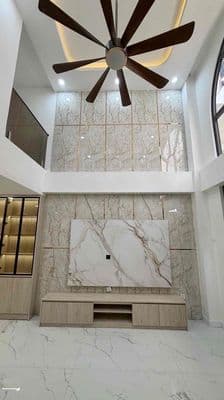 ”Siêu mẫu” 5 tầng hẻm xe hơi ngay Lê Văn Việt Q9