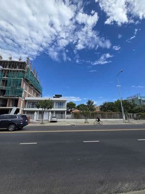 Bán 775m2 đất mặt tiền hoàng sa view biển giá 250tr/m2