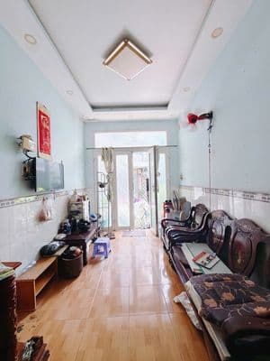 Nhà 2 tầng – hẻm 4m Bến Vân đồn – 3,33 tỉ.
