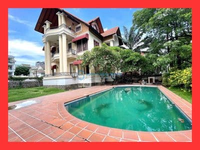 VILLA 900m2 đất, Hồ Bơi, Sân Vườn, Ngay NGUYỄN VĂN HƯỞNG