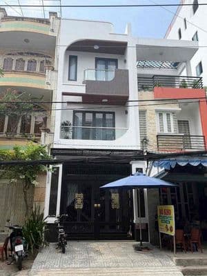 Cho thuê nhà phố mới xây thiết kế siêu hiện đại gần lottemart