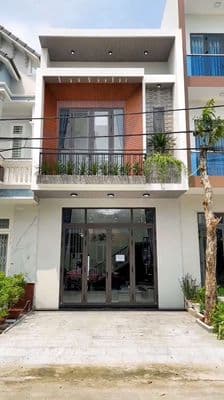 Nhà mới 1 trệt 1 lầu, 3PN, đường xe hơi 6m - Sổ hồng riêng
