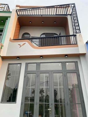 Nhà 3 phòng ngủ, mới 100% . sổ hồng riêng, sát mặt tiền.