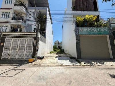Bán lô đất đẹp đối diện công viên