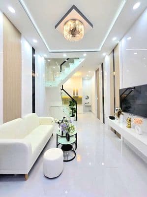 nhà mặt tiền đường 8 m