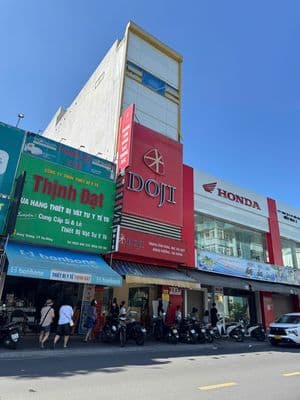 Cho thuê nhà 6 tầng 175m2 MT đường Hùng Vương gần chợ Cồn và chợ Hàn