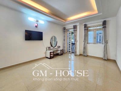 Cho thuê phòng ban công siêu đẹp cực thoáng ngay Trần Bình Trọng