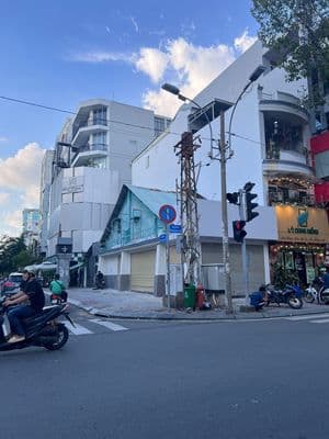 GÓC 2 MẶT TIỀN - GẦN CHỢ TÂN ĐỊNH - SỐ 175 TRẦN QUANG KHẢI, QUẬN 1.!