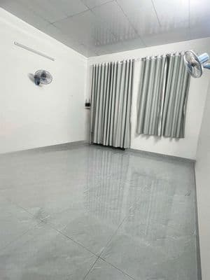 Bán nhà cấp 4 mới đẹp mặt tiền đường Phùng Hưng