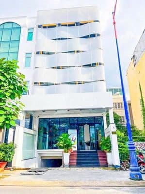 CHO THUÊ TÒA NHÀ TRẦN NÃO Q2, 8x20m Hầm 5 Tầng , sàn trống, Vị trí