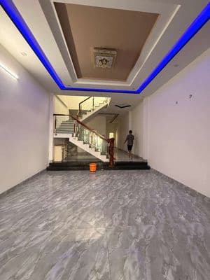 Nhà mặt tiền 3tầng gần bến xe