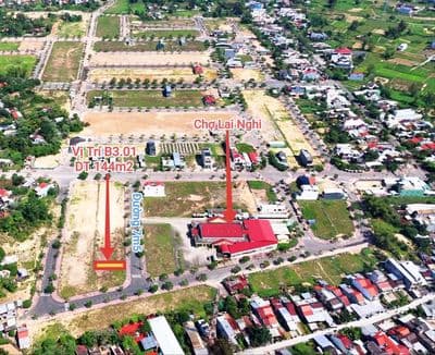 Tôi là chủ đất, đang cần tiền trả ngân hàng nên bán lô đối diện chợ