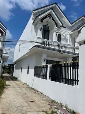 Long khánh , Xã Phước Lý Cần Giuộc Long An DT : ( 4,5 X 27 ) 1 Lầu