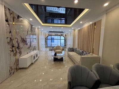 Nguyễn Văn Cừ - Kinh Doanh _8 tầng thang máy ,gara 2 ô tô