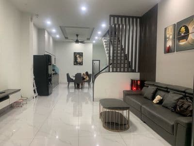 Hiếm.bán nhà 2 tầng mt nguyễn công hoan.p đông hòa.vị trí cực vip