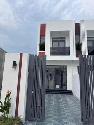 NHÀ PHỐ HIỆN ĐẠI SIÊU THOÁNG SỔ RIÊNG NGAY TRỤC CHÍNH 768