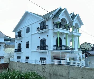 bán 2 căn liền kề khu villa đẹp tại Đà lạt
