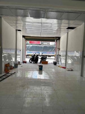 Cho thuê nhà MT NVQ. 5m x 30m. 1 lầu. 3pn. Giá 25 triệu