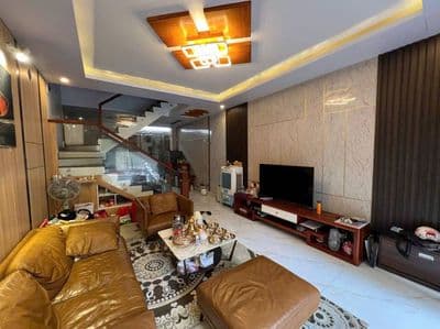 Cho thuê nhà phố Văn Cao, DT: 55m2, 4 p.ngủ full đồ.