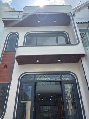Nhà 4x21m, 1 lầu, 3PN, đường Liên xã, thị trấn Cần Giuộc, Long An.