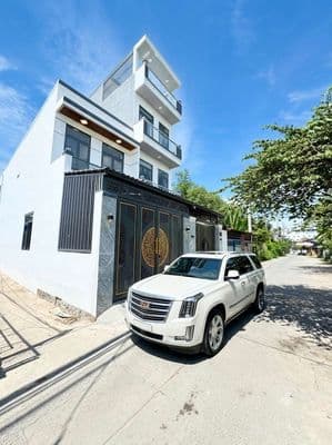 Bán nhà xe hơi chạy ngang nhà