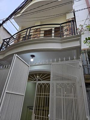 Cho thuê nhà nguyên căn 2 phòng ngủ hẻm Nguyễn Tất Thành Quận 4