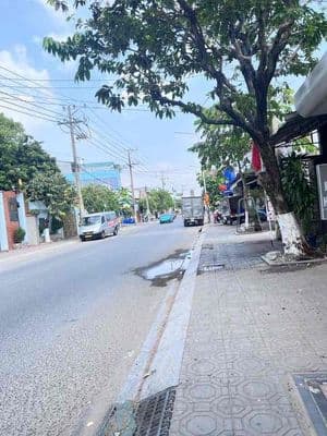 NHÀ 3 TẦNG MỚI XÂY 260 M2– MẶT TIỀN KINH DOANH TRẦN HƯNG ĐẠO DĨ AN