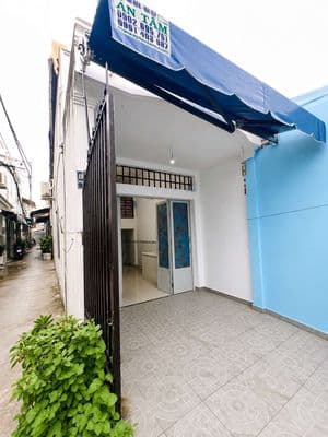 Chỉ hơn 3 tỉ, nhà shr, Nhà góc 2MT hiếm, gần chợ Phú Xuân