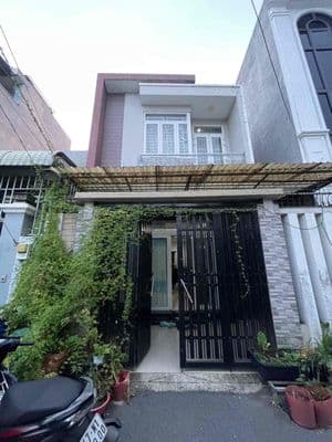 NHÀ 2 TẦNG HẺM XE HƠI NÉ NHAU ĐƯỜNG 102 LÃ XUÂN OAI