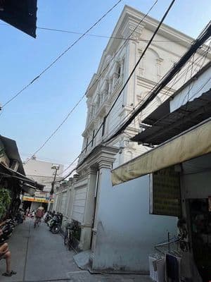 BÁN ĐẮT TẶNG NHÀ, NGANG HIẾM 8X13M, HẺM XE HƠI HÔ HOC LÃM CHỈ 6TYx