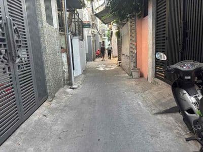 Quá ngon giá rẻ gấp bán căn nhà 2 tầng đẹp full nội thất .lê văn thứ