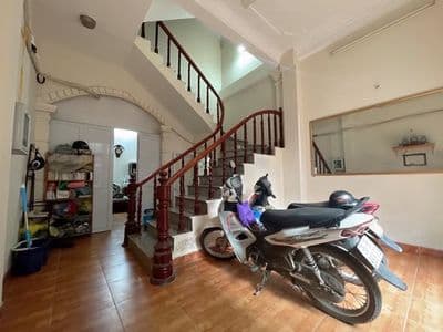 bán nhà 9.6 tỷ gần hồ Tùng Mậu