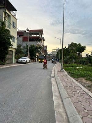CON HỌC C3 ĐÔNG MỸ – BỐ MẸ ĐỠ VẤT VẢ ĐƯA ĐÓN MỖI NGÀY