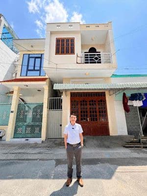 NHÀ LẦU TRỆT + 3 CĂN HỘ DỊCH VỤ 67M GIÁ 3TỶ399 SÁT VINCOM 550