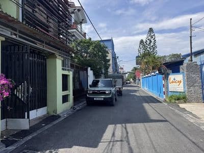 bán nhà 3 tầng Mê Linh lô góc oto đỗ cửa