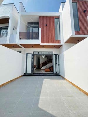 4 căn đã bán 3 căn còn căn *** ngay trung tâm Vĩnh Lạc-110m2