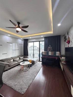 Nhà đẹp Võ Thị Sáu - HBT, Thang máy, View hồ